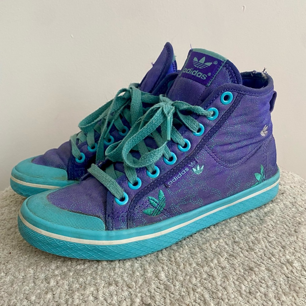 Vintage Adidas sneakers